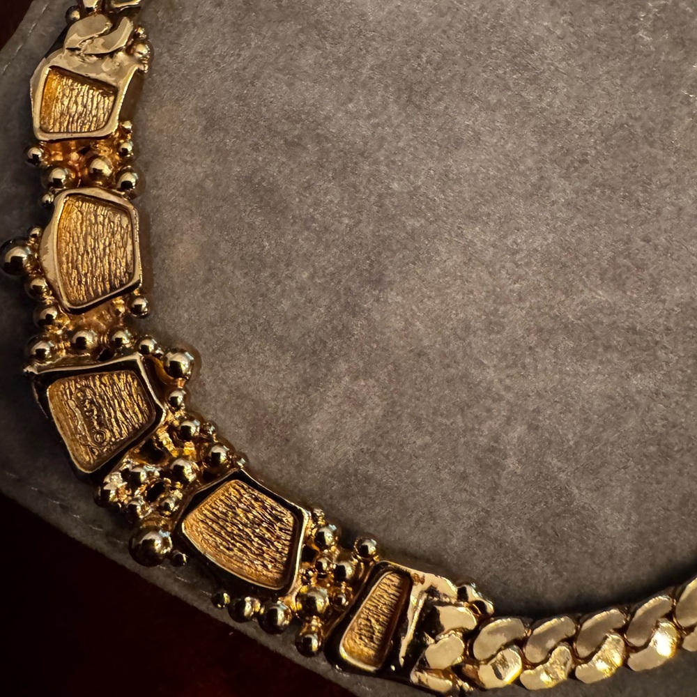 Dior Authentic Gold and Colored Gripoix Stone Necklace with Vintage Charm - Picture 4 of 8